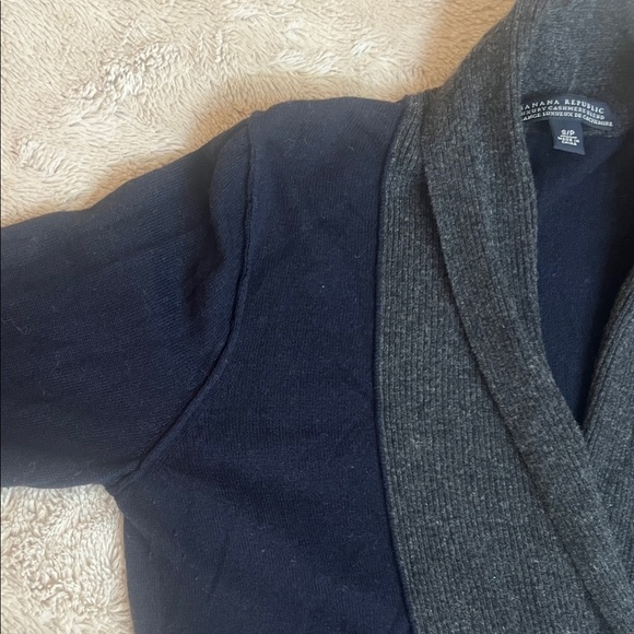 Banana Republic Cashmere & Wool Blend Navy and Grey Sweater sz S - Picture 5 of 9